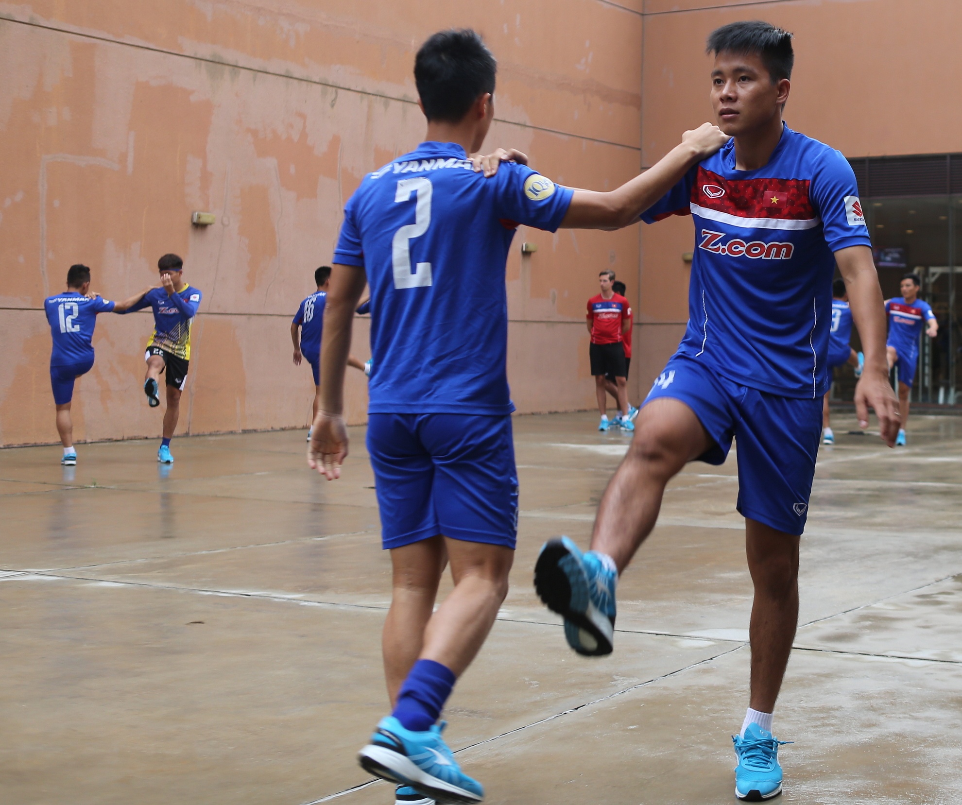 U22 Viet Nam tap o hanh lang anh 9