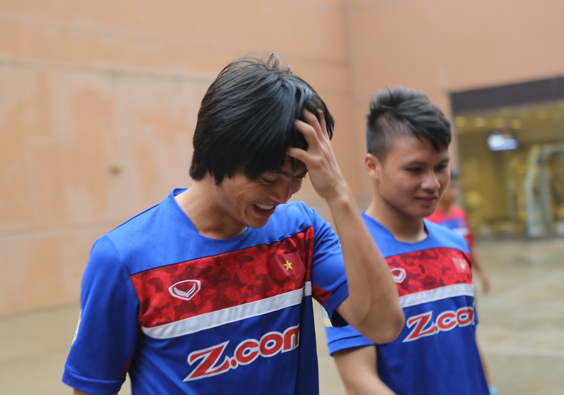 U22 Viet Nam tap o hanh lang anh 10