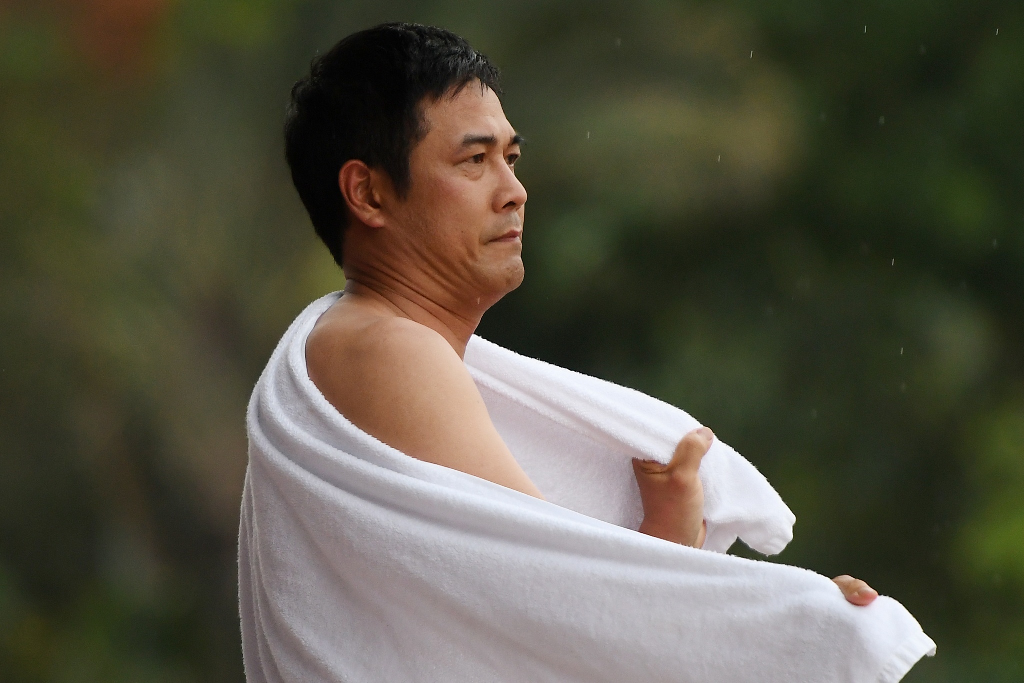 HLV Huu Thang bo do buoi tap de giu gin suc khoe hinh anh