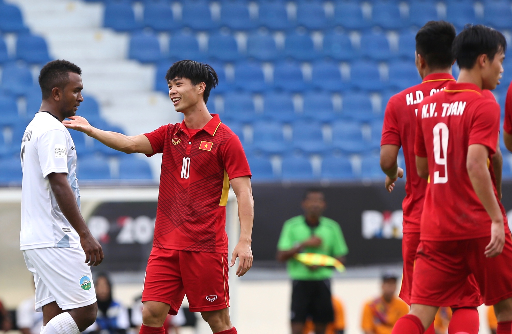 Xuan Truong Cong Phuong bao ve Van Toan, anh 5