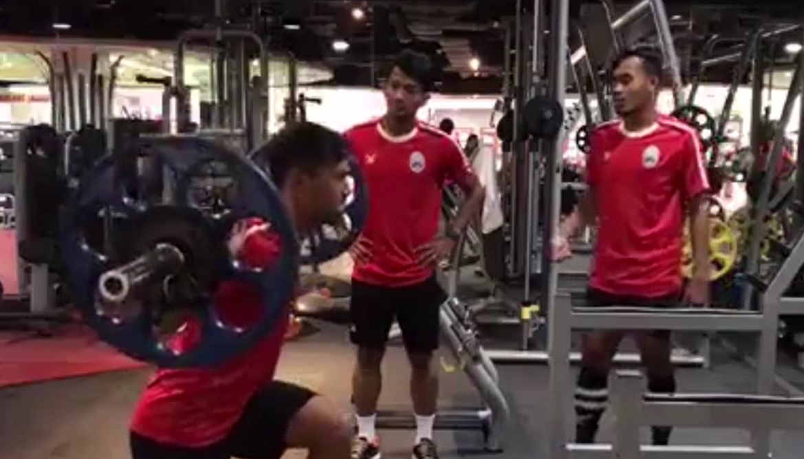 Cau thu U22 Campuchia nhoi the luc truoc tran gap U22 Viet Nam hinh anh