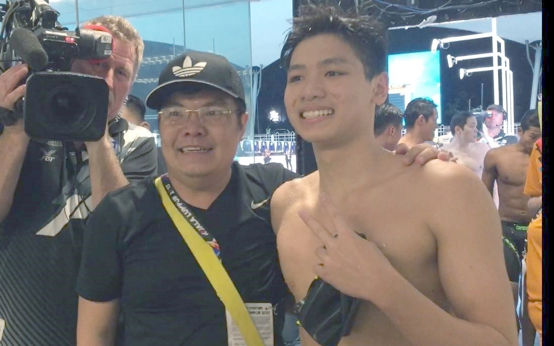 Cha Kim Son khoc nuc no sau khi con pha ky luc SEA Games hinh anh