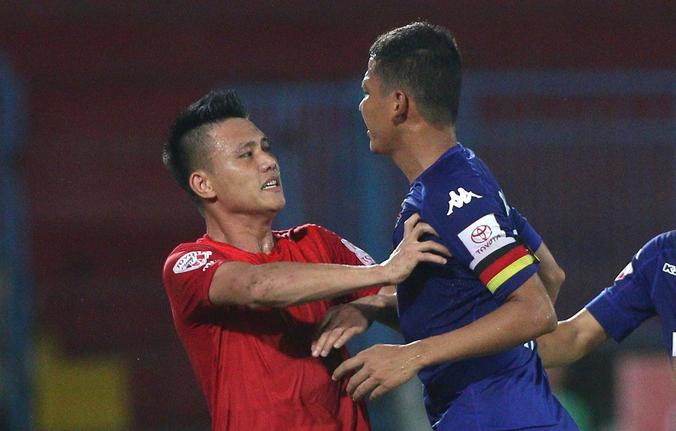 Cau thu Hai Phong va Binh Duong gay go tren san Lach Tray hinh anh