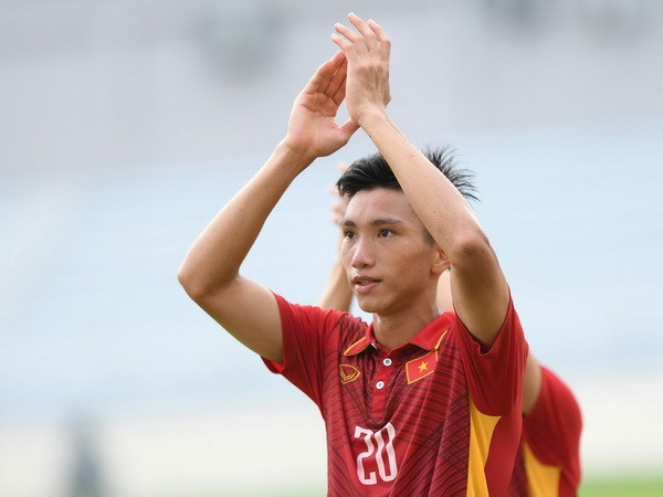 Doan Van Hau sang Myanmar tang cuong cho U18 Viet Nam hinh anh