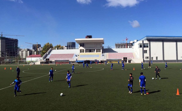 U16 Viet Nam lam quen san co nhan tao o vong loai chau A hinh anh