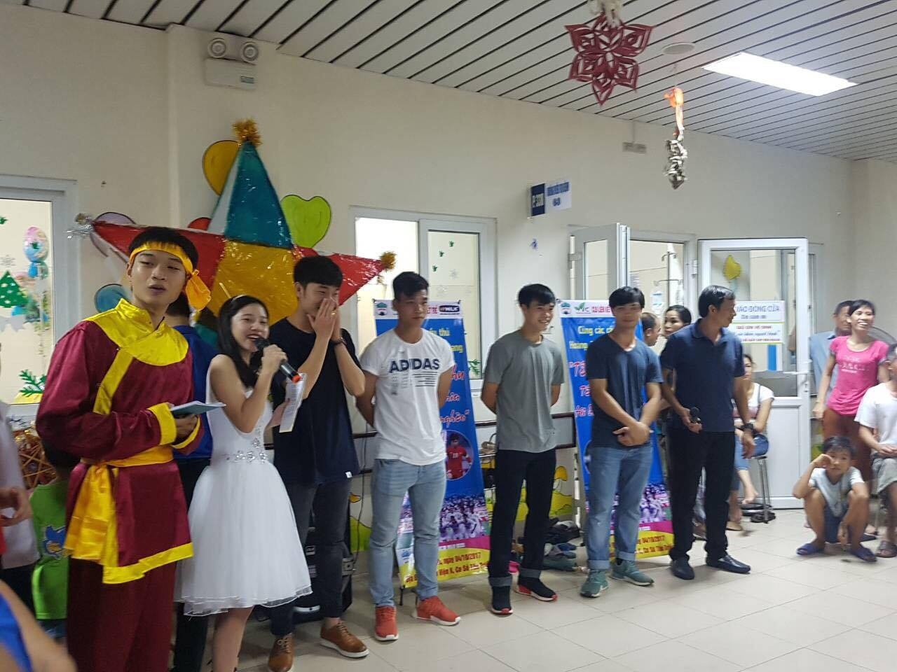 Xuan Truong phat qua tre em ung thu, anh 3