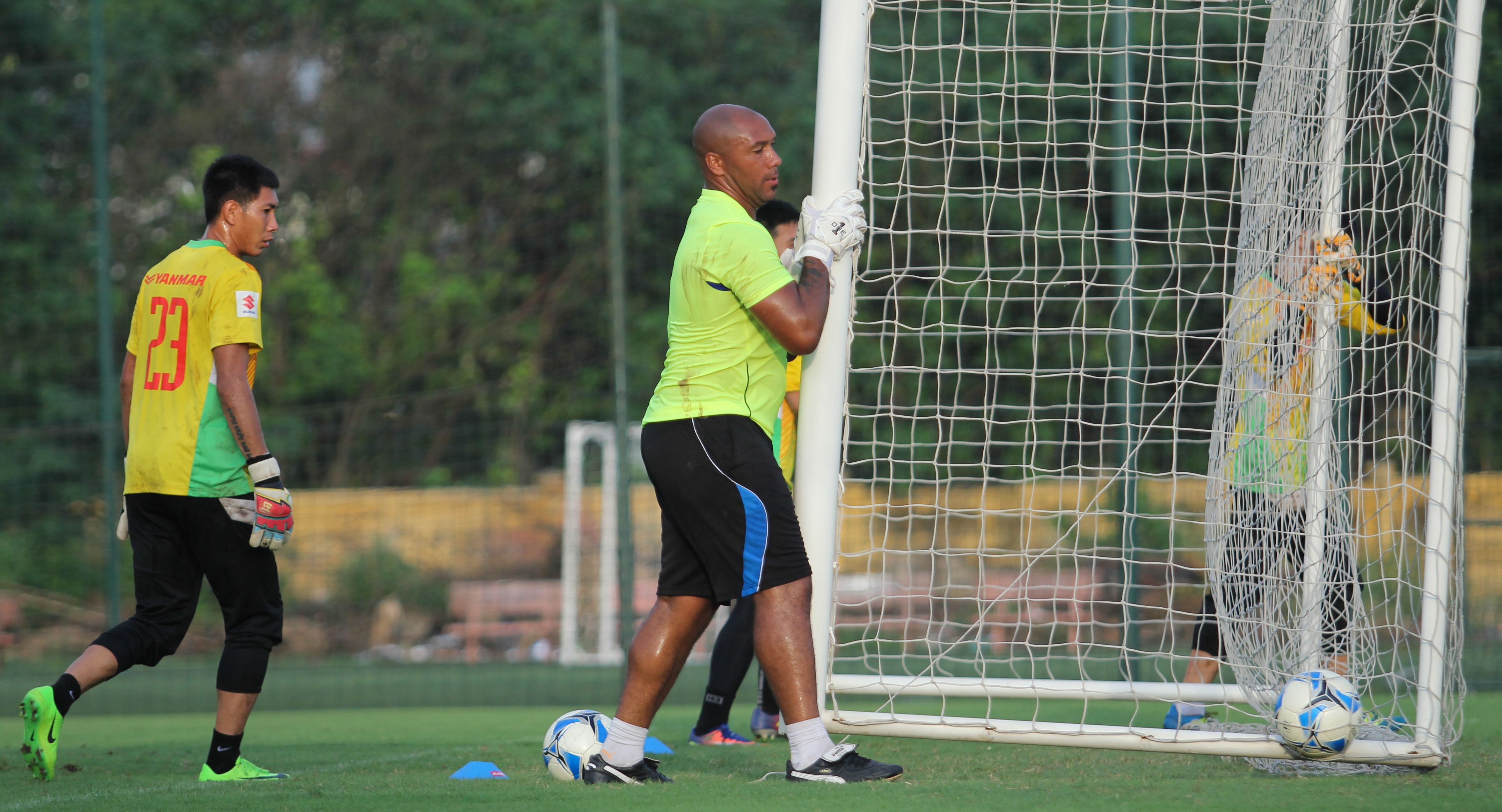 Jason Brown khoe bang 2 thu mon Viet, anh 1