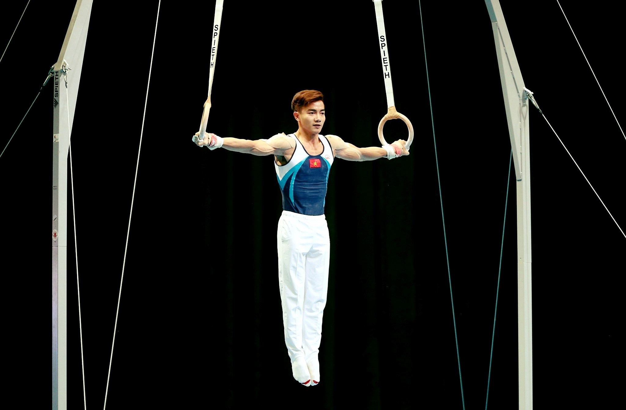 Pham Phuoc Hung lan thu 2 'khai sinh' dong tac kho tam co the gioi hinh anh