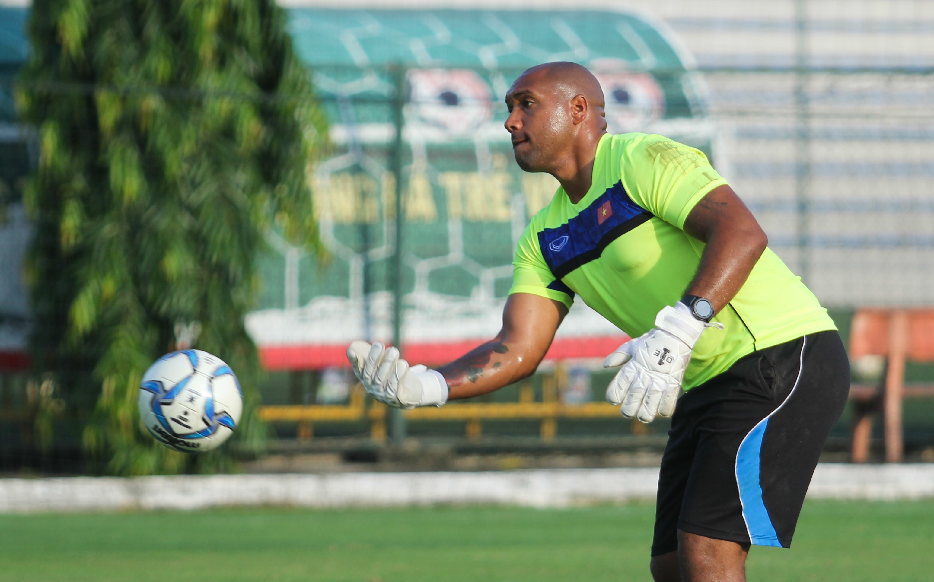 Thu mon Viet Nam co to chat de thi dau o chau Au hinh anh