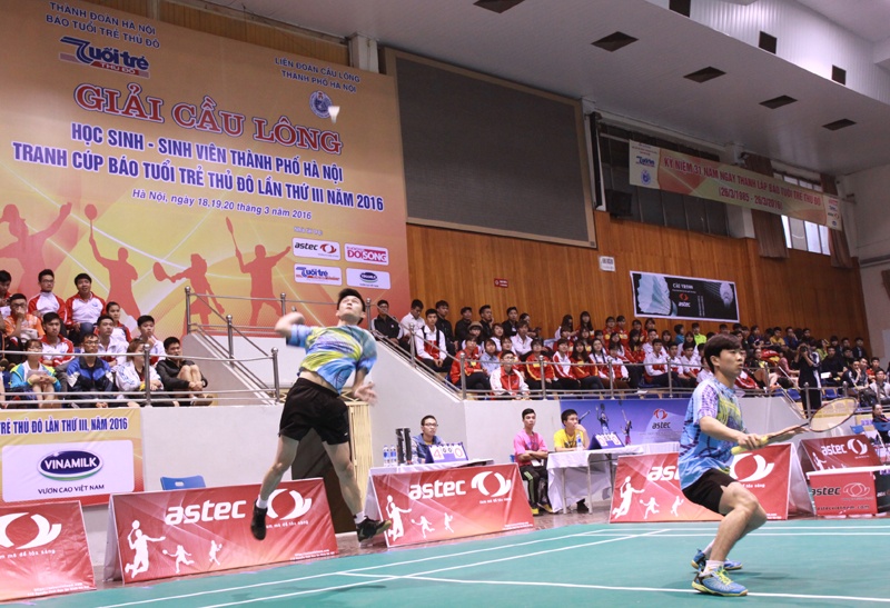 Giai cau long HSSV Cup bao Tuoi tre Thu do: Bung suc tre, thoa dam me hinh anh