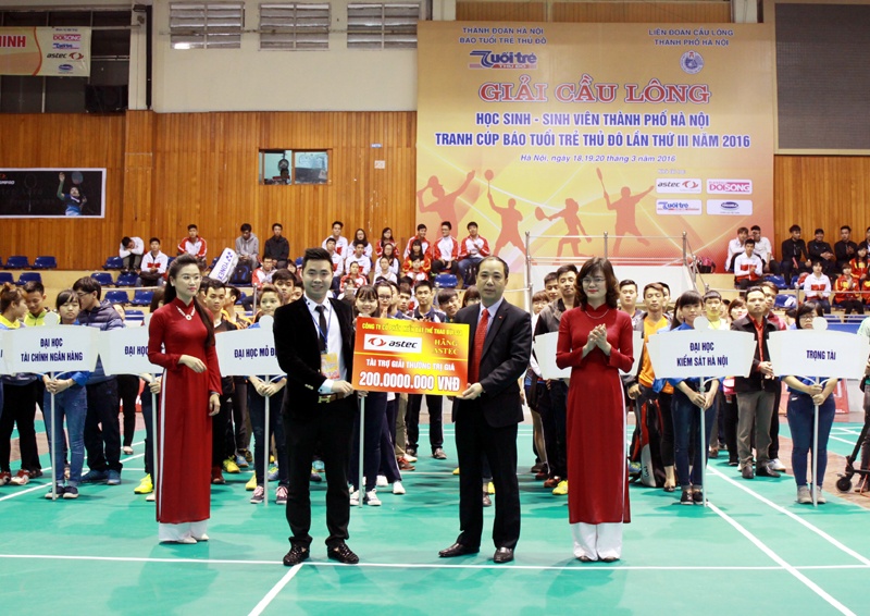 Giai cau long HSSV, anh 1