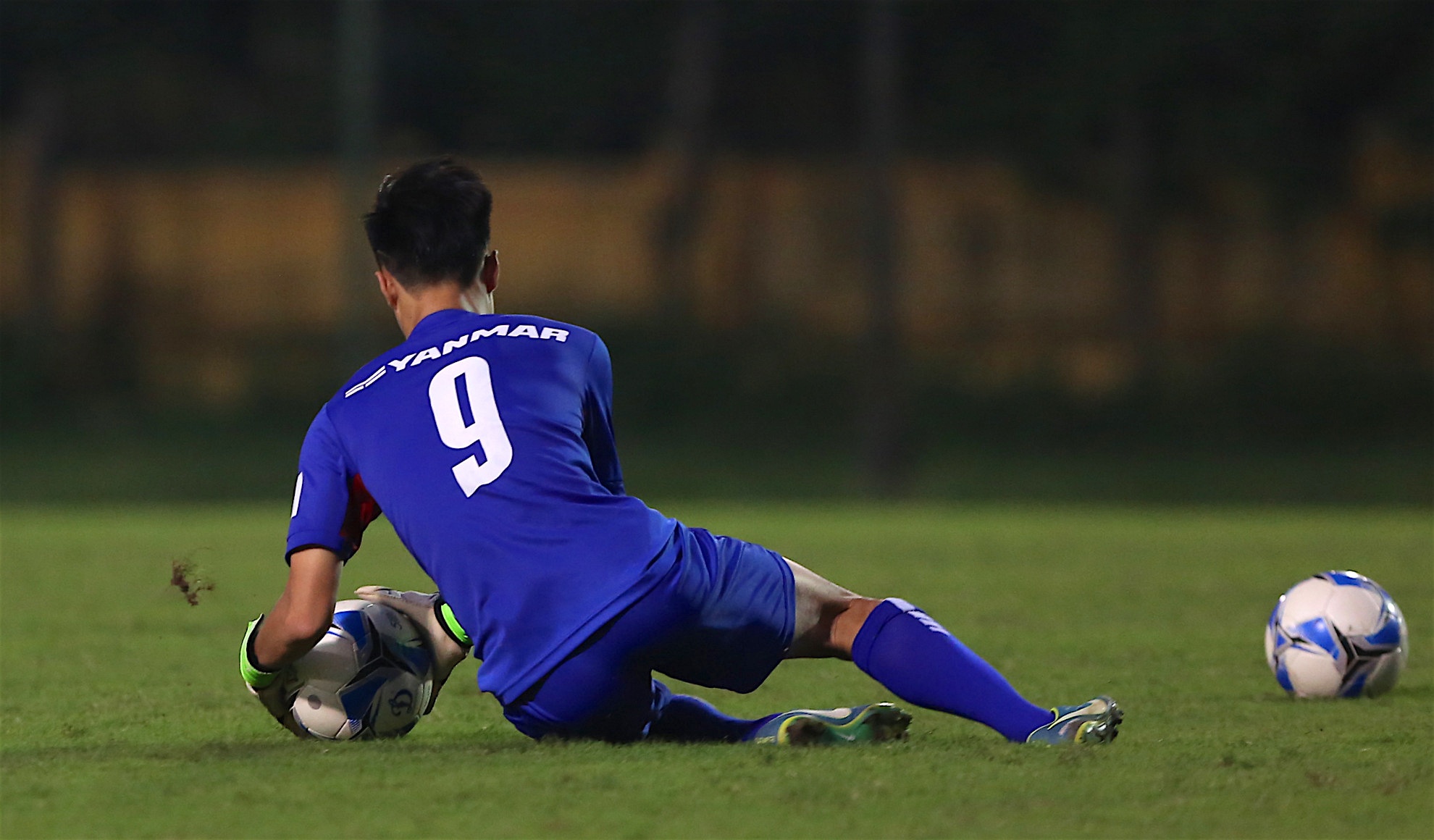 Van Toan tap lam thu mon, anh 3