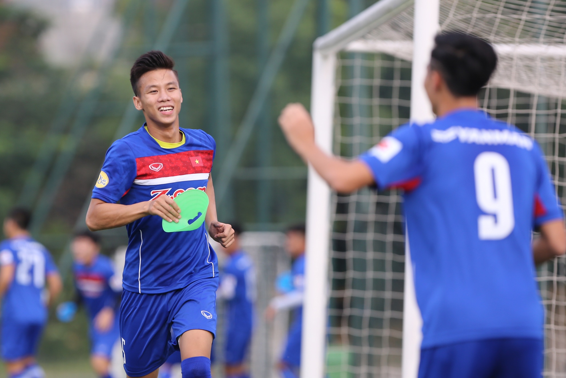 Van Toan tap lam thu mon, anh 6