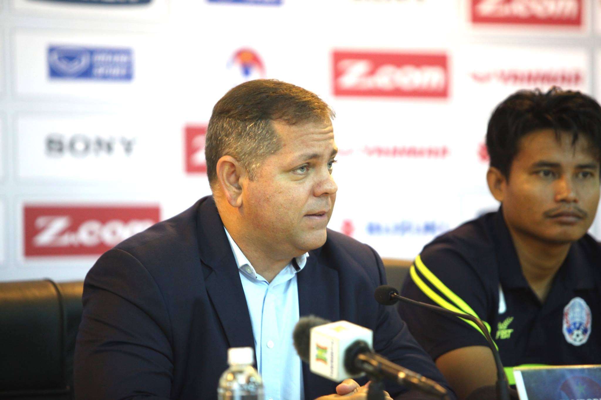 Tuyển Campuchia đá phòng ngự gặp VN, ảnh 1 Tuyen Campuchia da phong ngu gap VN, anh 1