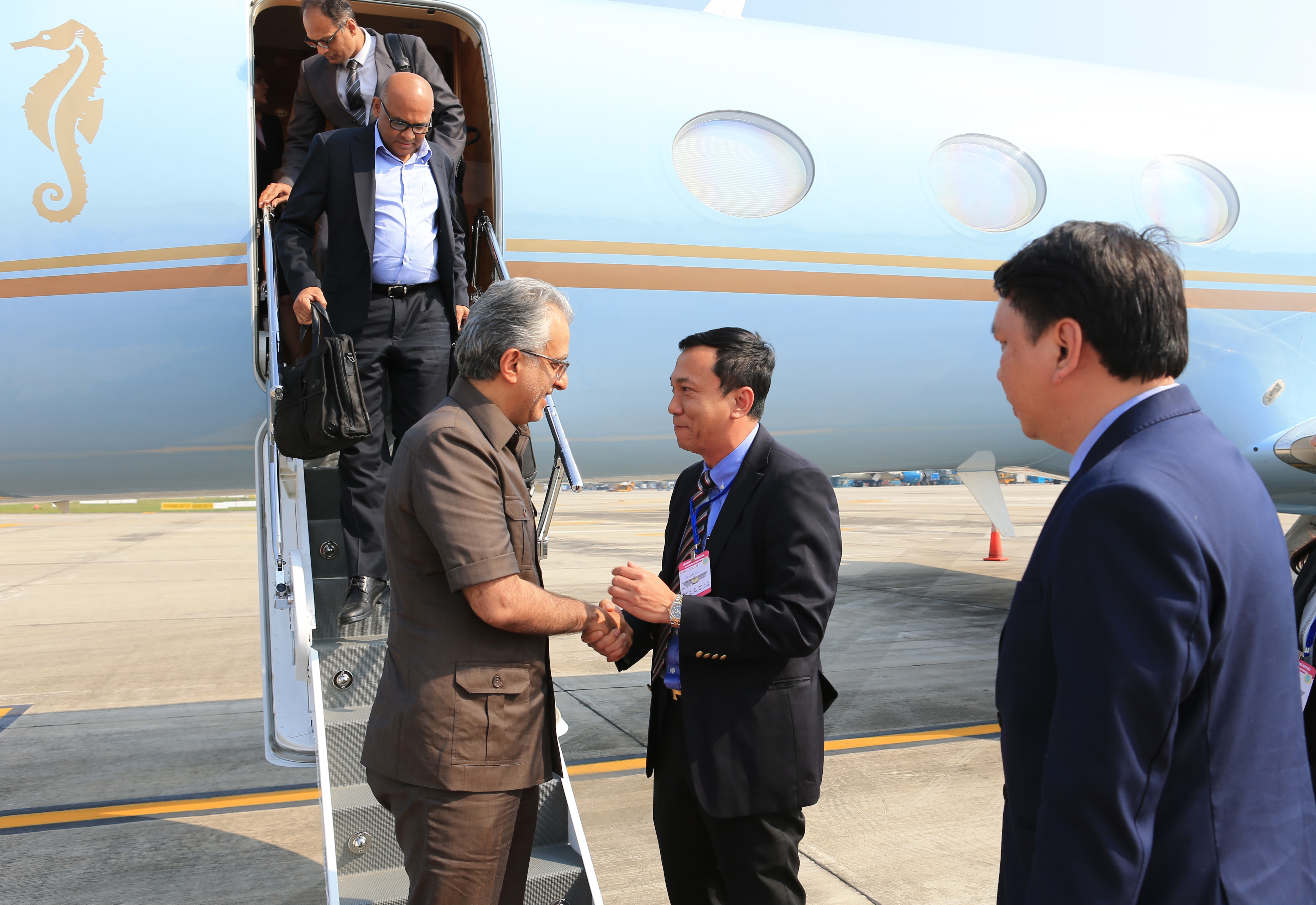 Chu tich AFC di may bay rieng toi tham Viet Nam hinh anh