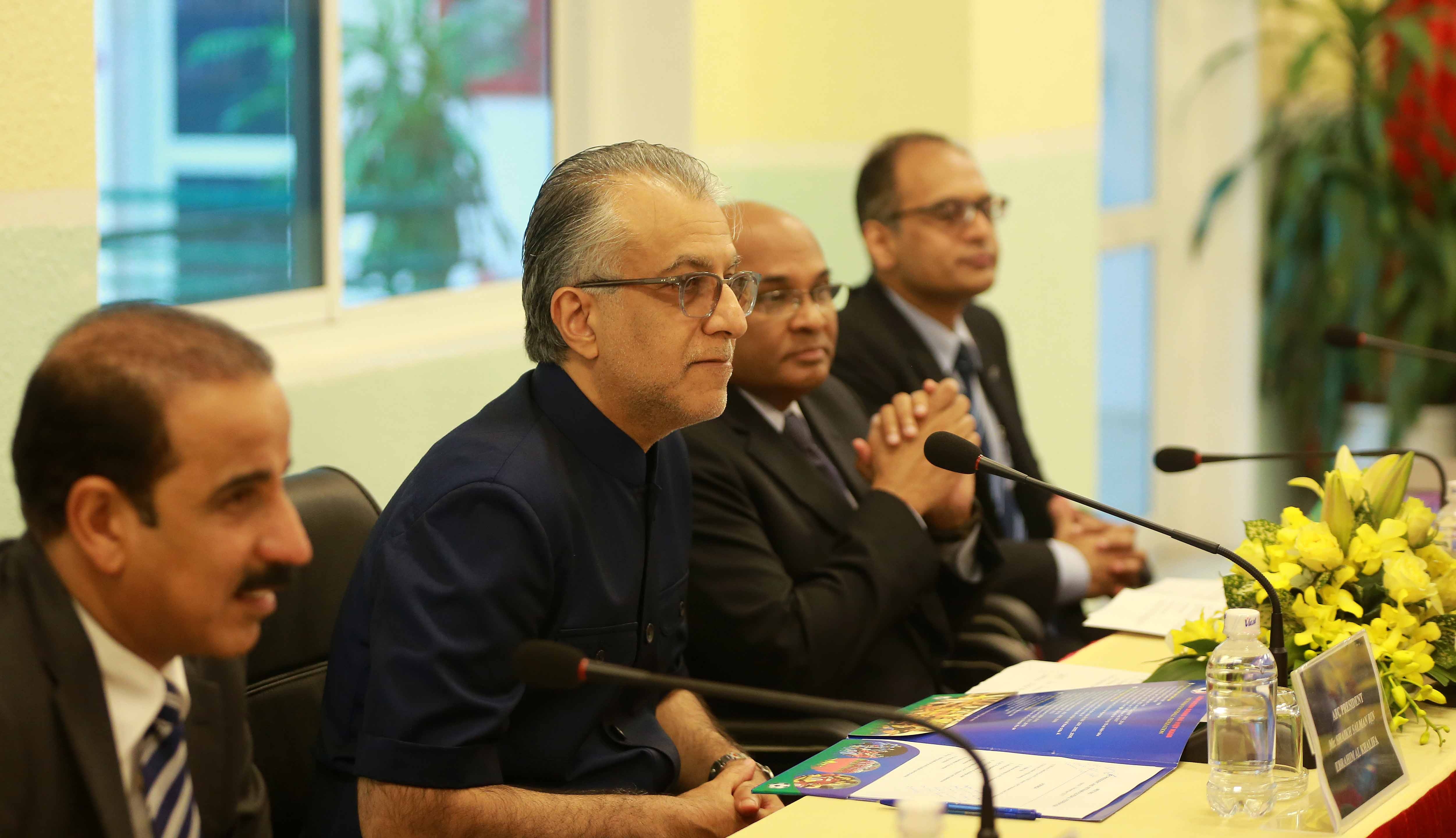 Chu tich AFC tham viet Nam, anh 4