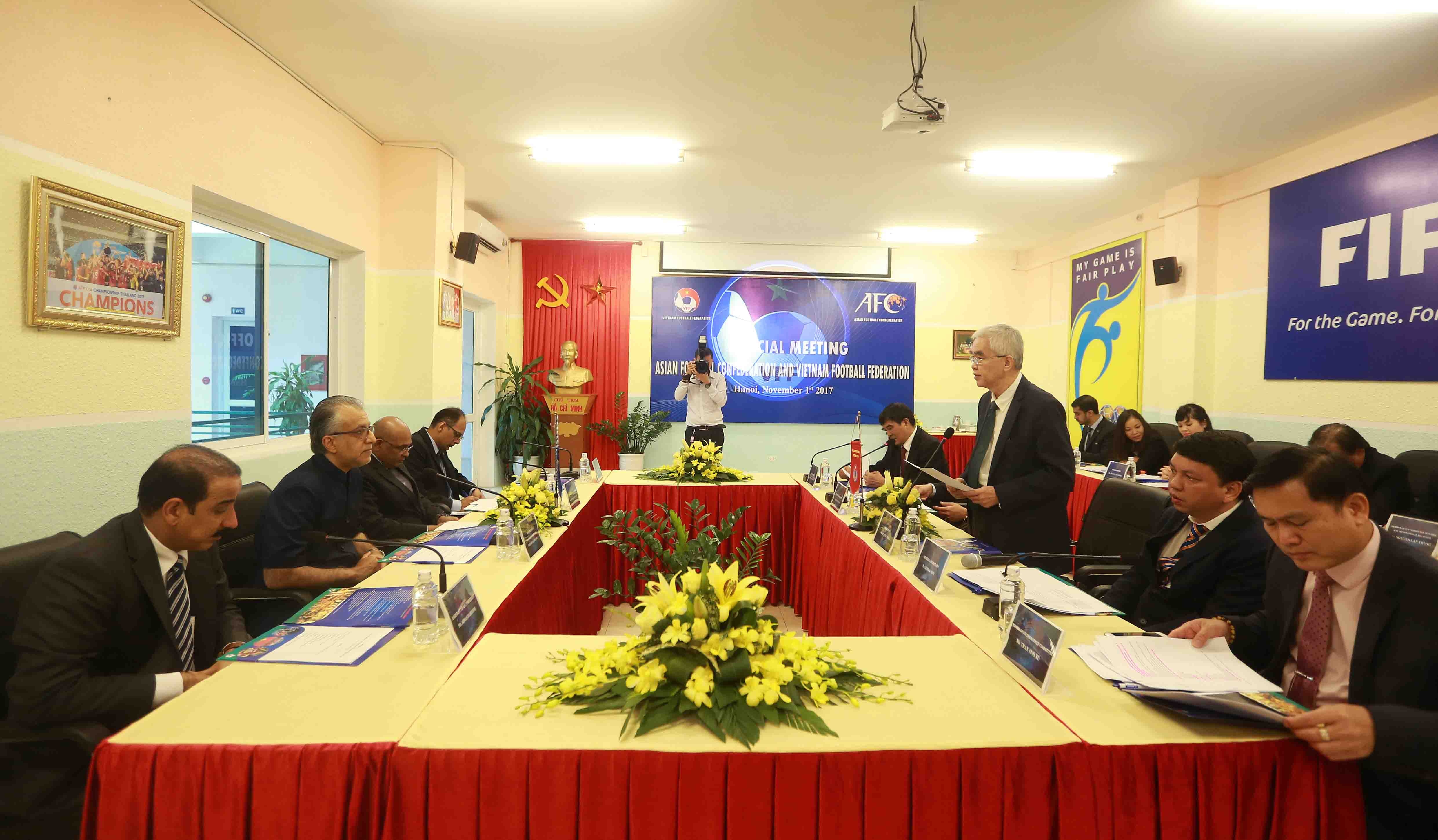 Chu tich AFC tham viet Nam, anh 5