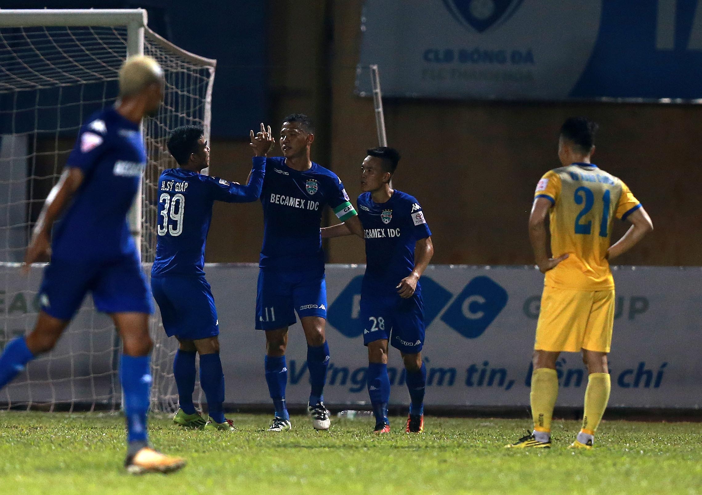 HLV Thanh Hoa bat luc, anh 3