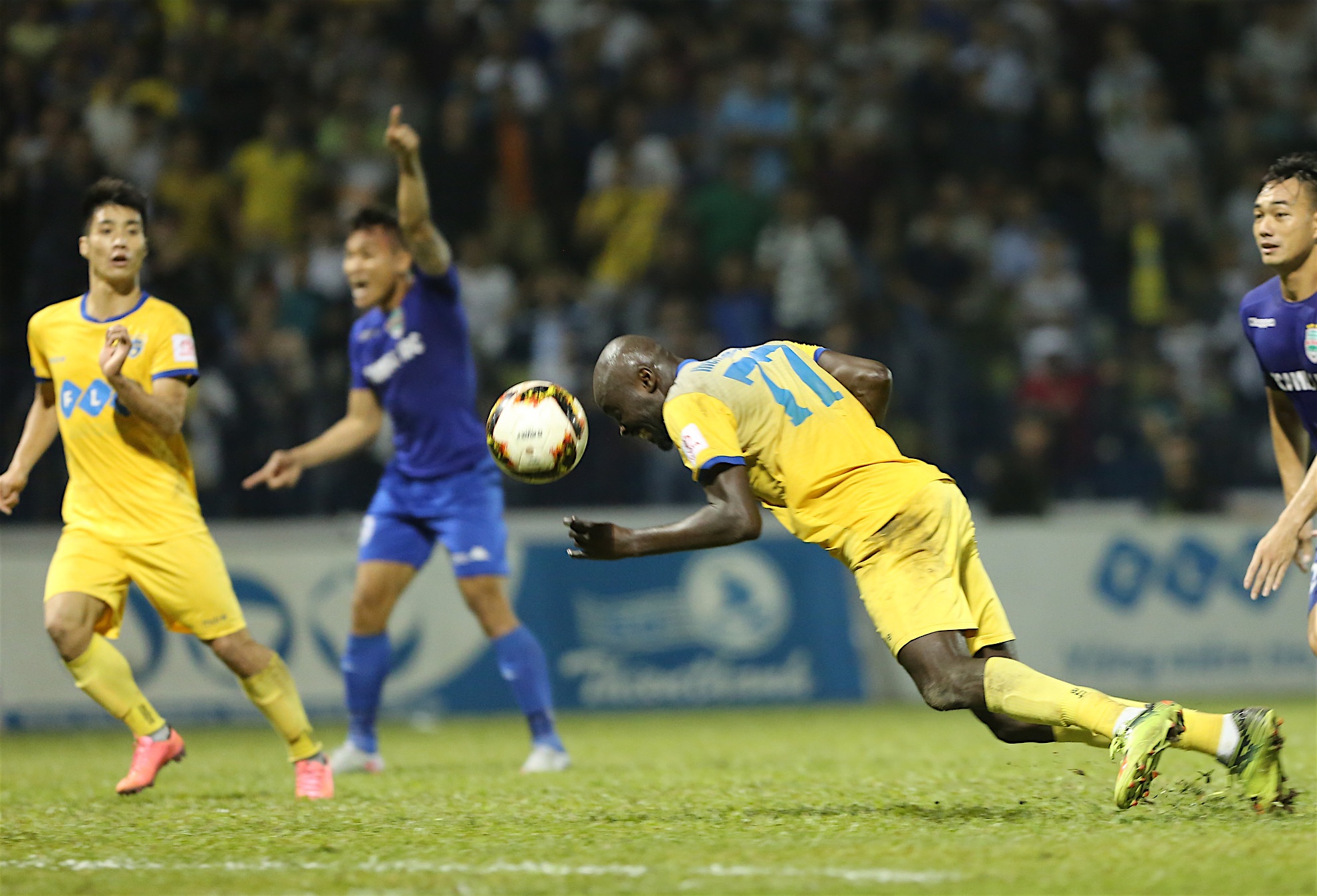 HLV Thanh Hoa bat luc, anh 2