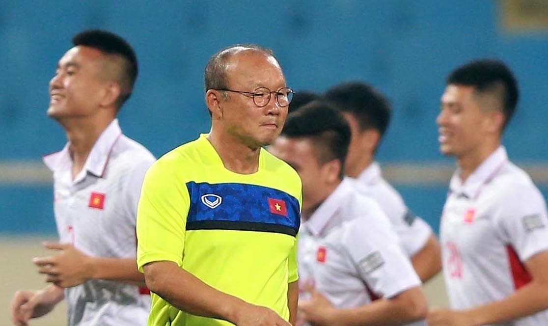 HLV Park Hang-seo cang thang o buoi tap truoc tran gap Afghanistan hinh anh