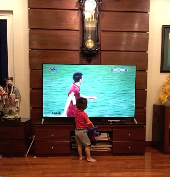 Con trai Van Quyet khoc nghen, anh 1