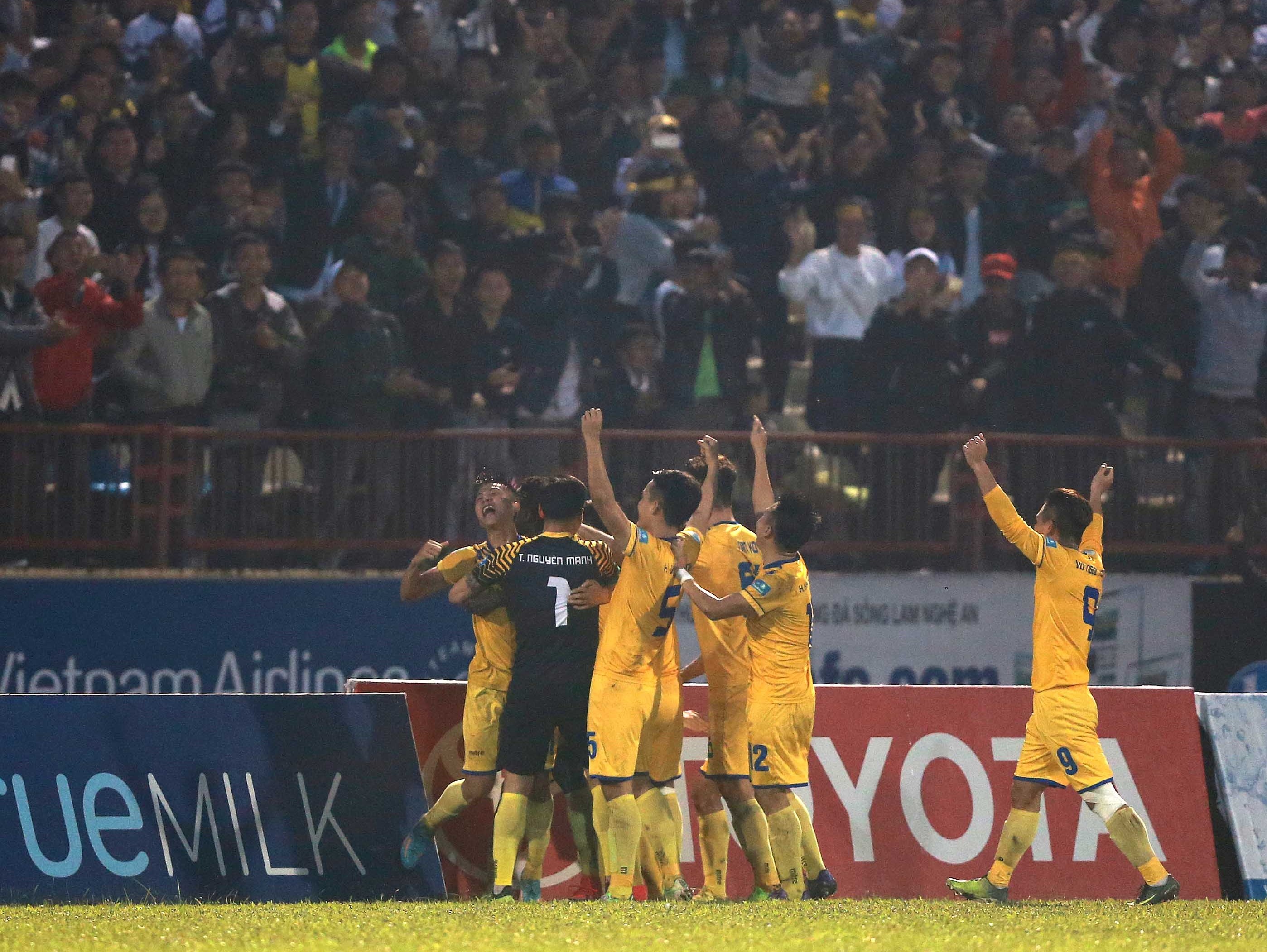 Cau thu SLNA vo oa chien thang, anh 4