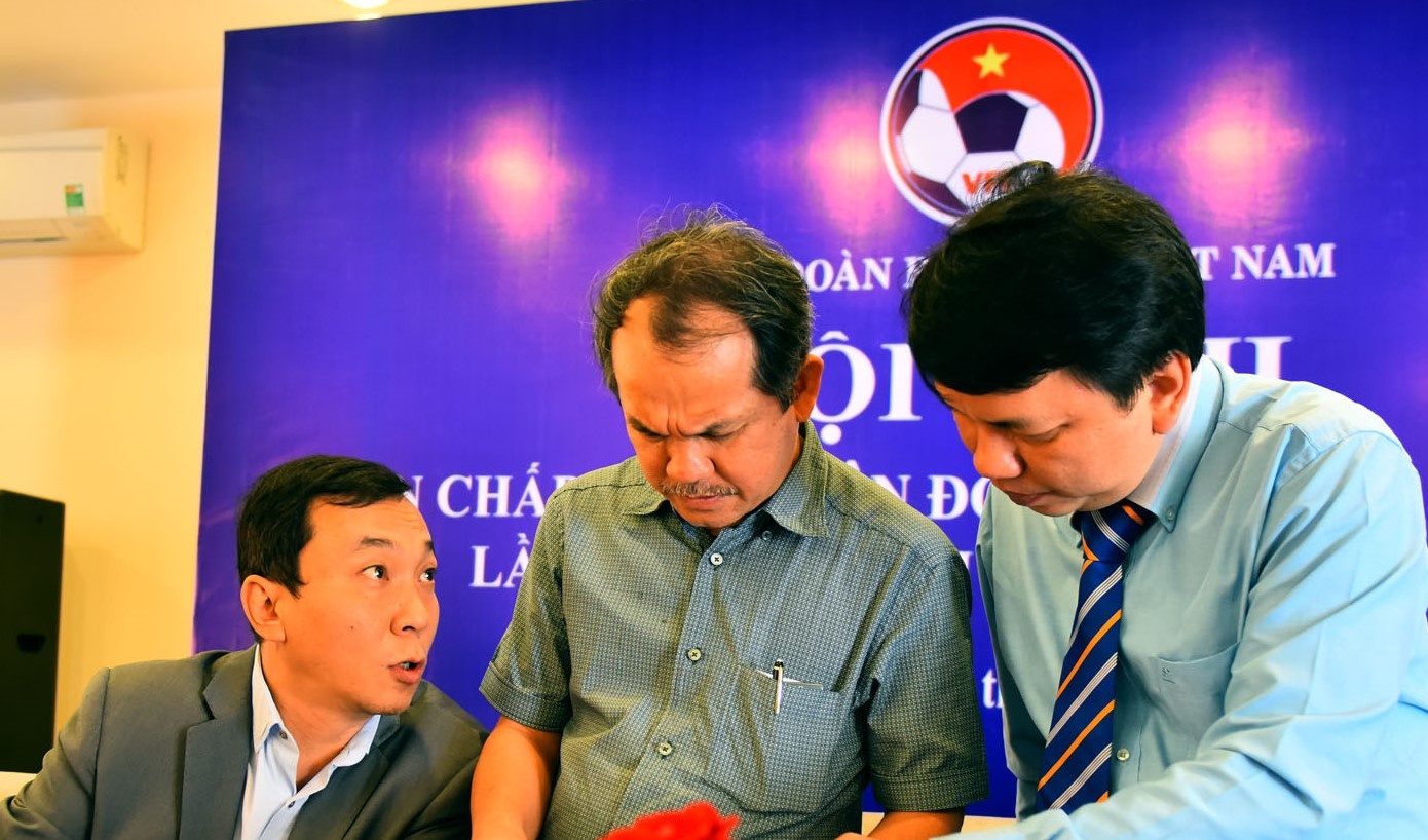 Chieu nay VFF quyet dinh don tu chuc cua bau Duc hinh anh