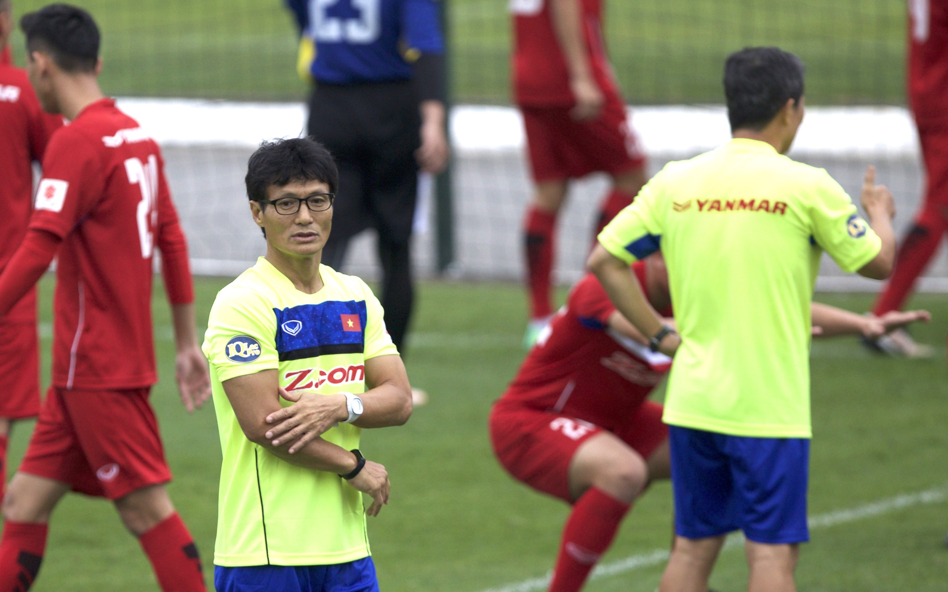 HLV Park trinh lang 2 tro ly, anh 3