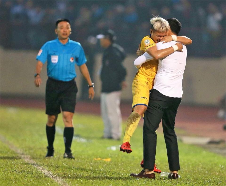 Phi Sơn chia tay SLNA, ảnh 3 Phi Son chia tay SLNA, anh 3