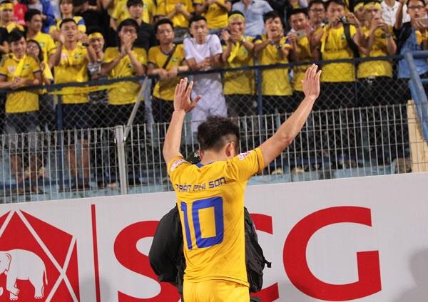 Phi Son cui minh noi loi chia tay SLNA hinh anh