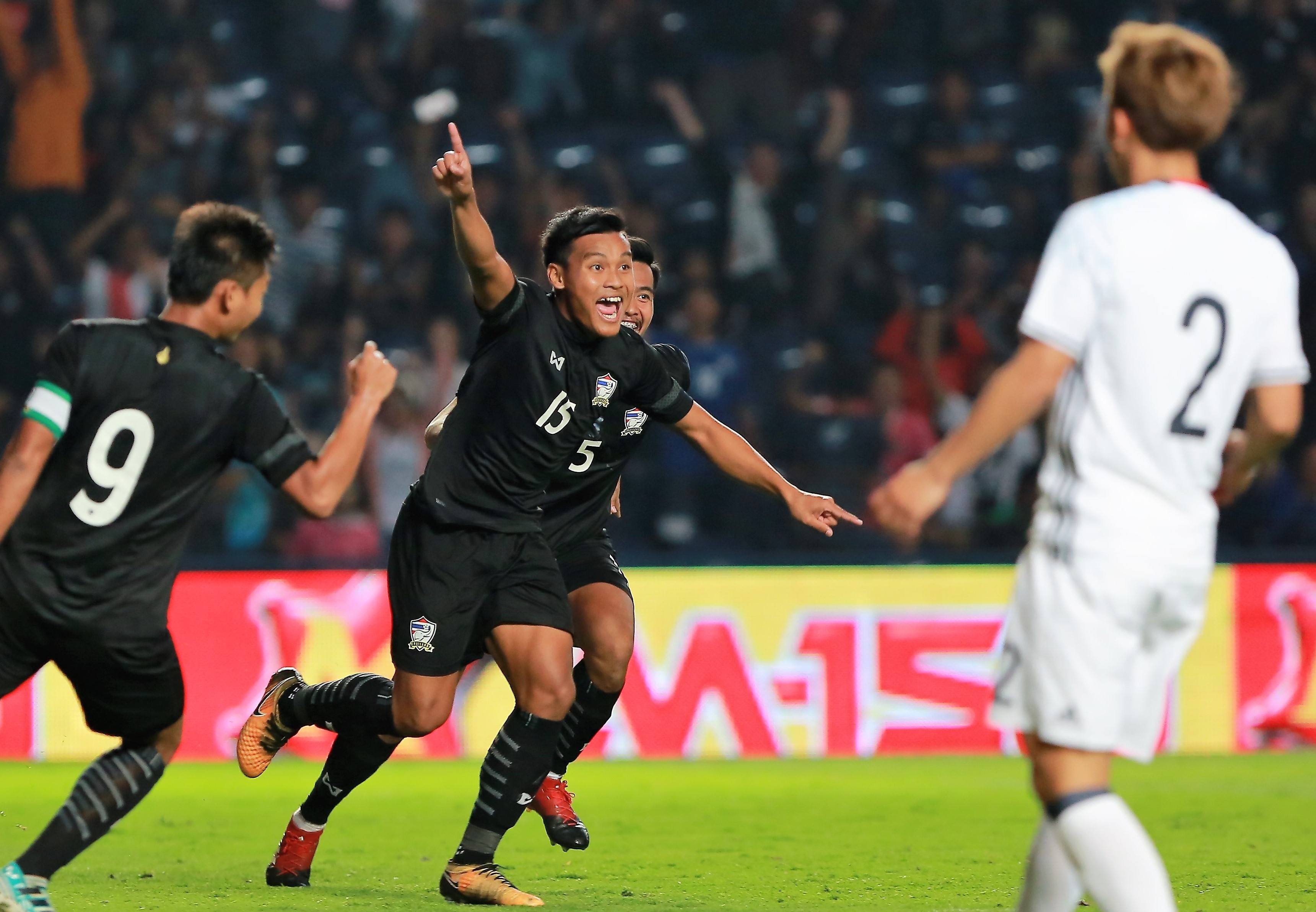 HLV U23 Thai Lan hon vo anh 8