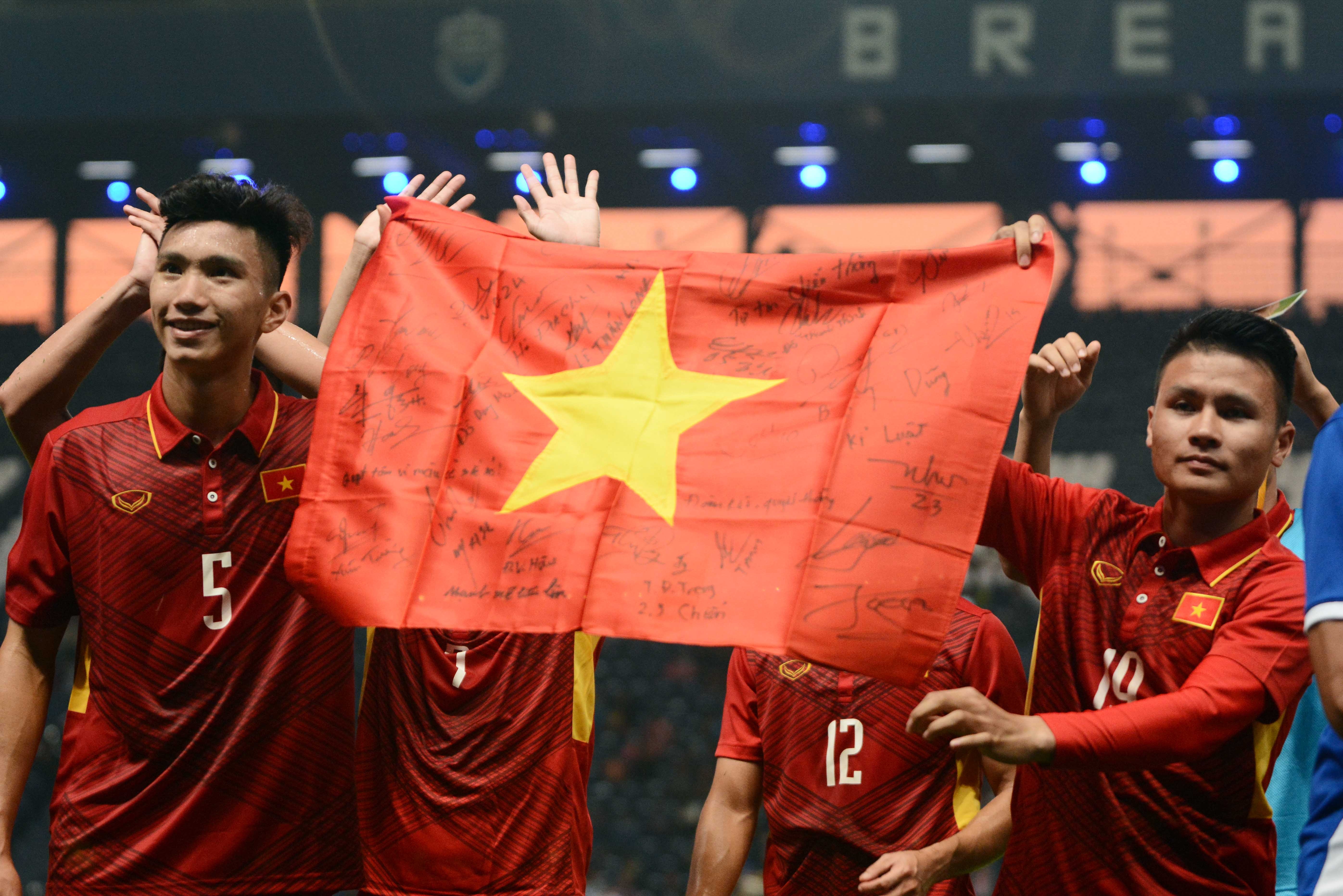 Quang Hai ghi sieu pham, anh 13