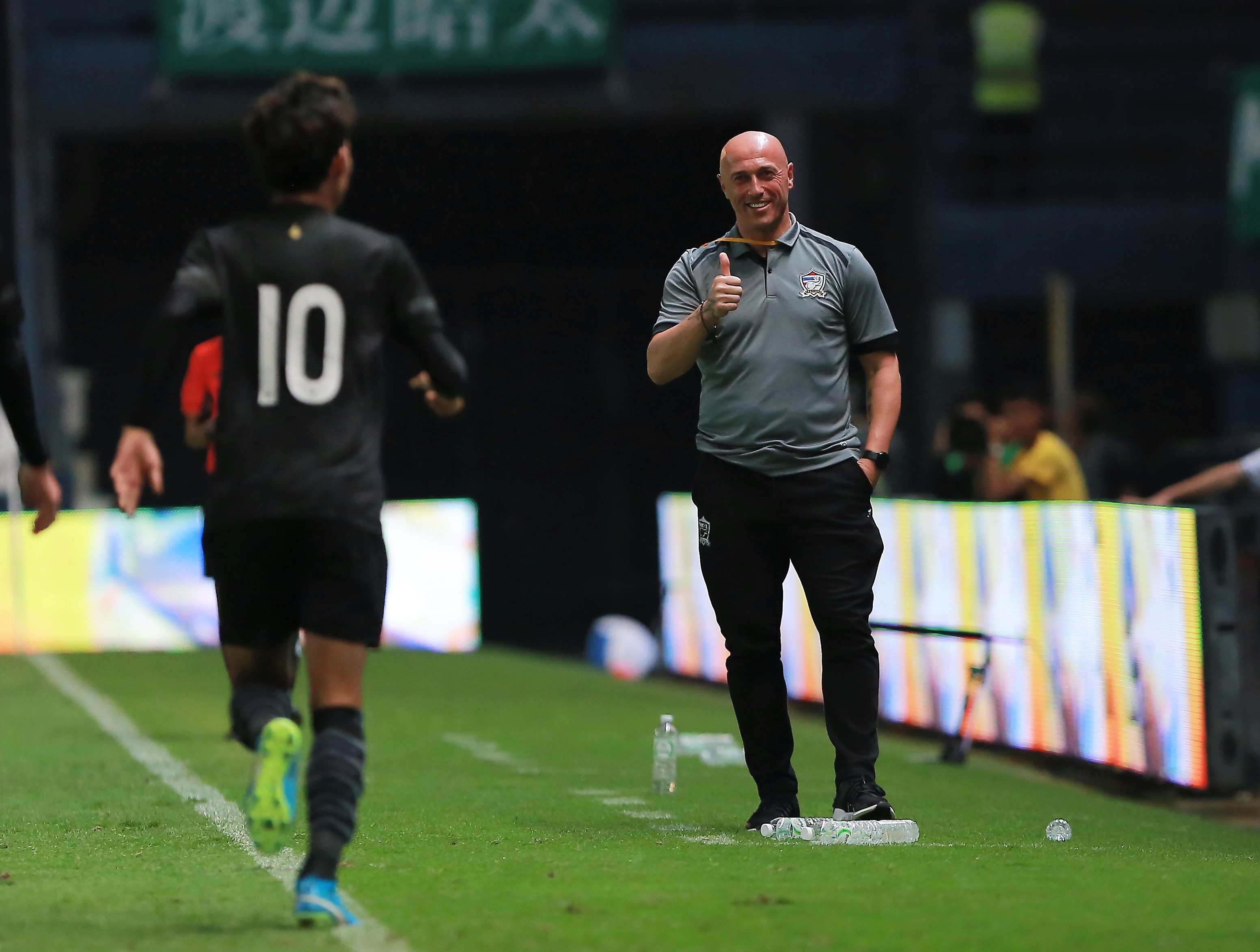 HLV U23 Thai Lan hon vo anh 1