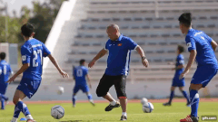 HLV Park Hang-seo nga bo nhao khi choi bong cung U23 Viet Nam hinh anh