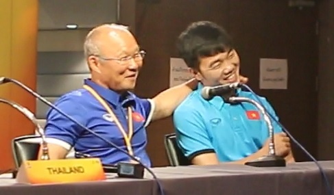 HLV Park khoac vai Xuan Truong du hop bao truoc tran gap U23 Thai Lan hinh anh