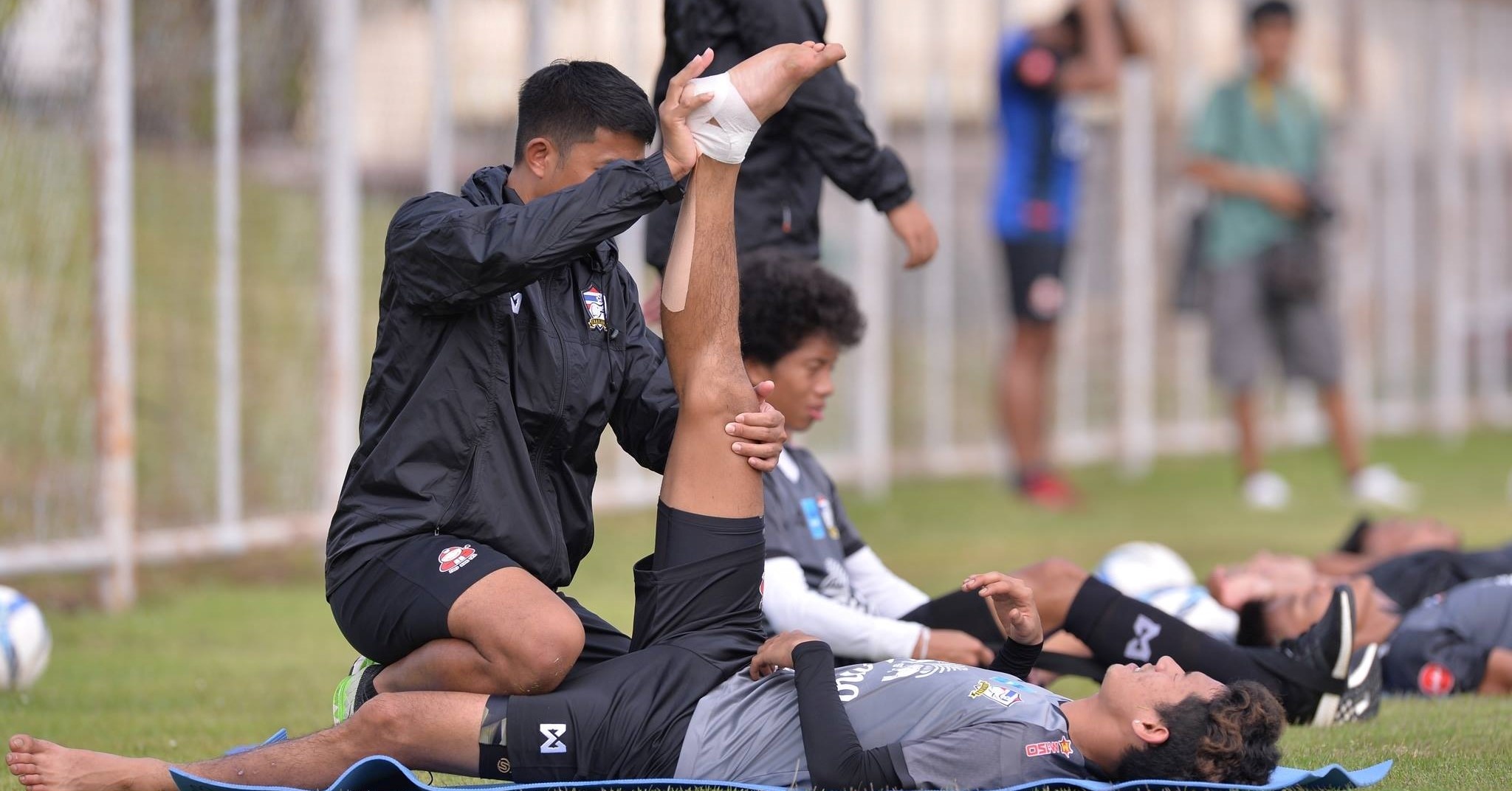 Cau thu U23 Thai Lan chay dua voi thoi gian truoc tran gap U23 VN hinh anh