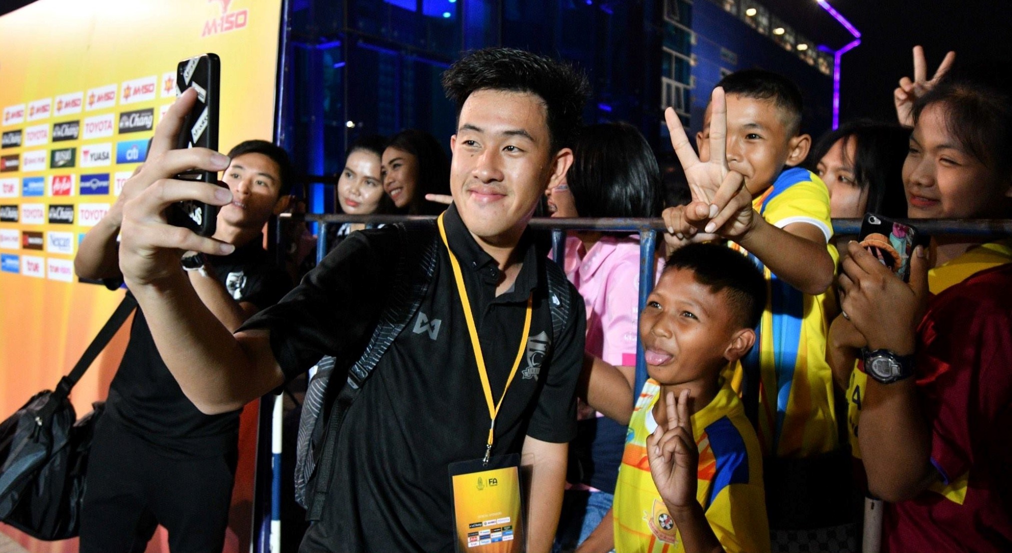 CDV Thai Lan dong vien doi nha sau tran thua U23 Viet Nam hinh anh