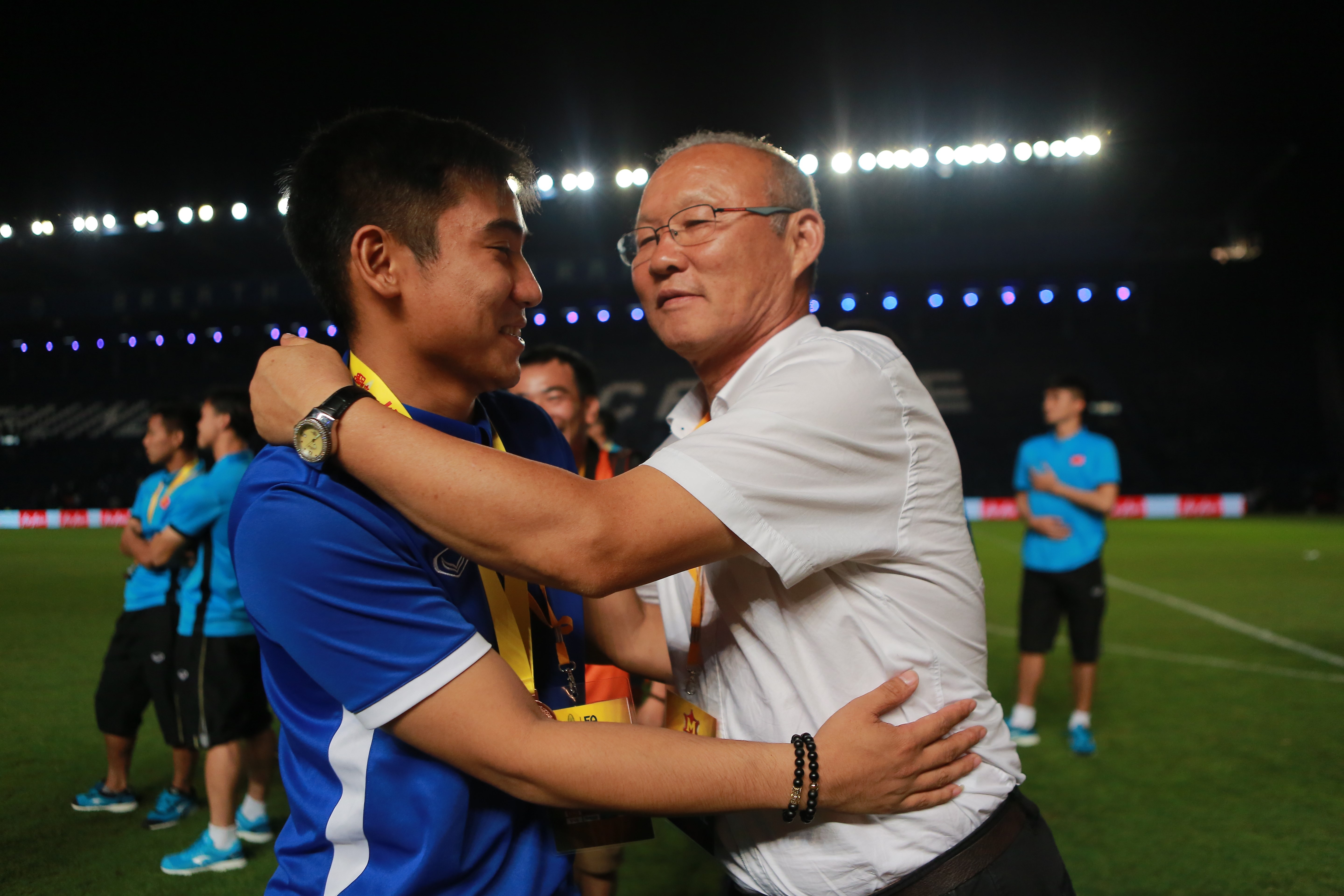 HLV Park nhường huy chương cho bác sĩ, ảnh 3 HLV Park nhuong huy chuong cho bac si, anh 3