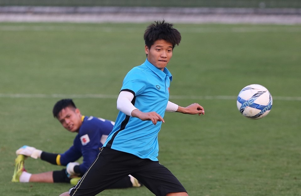 U23 Viet Nam goi lai Minh Long, bo sung tro ly ngon ngu hinh anh