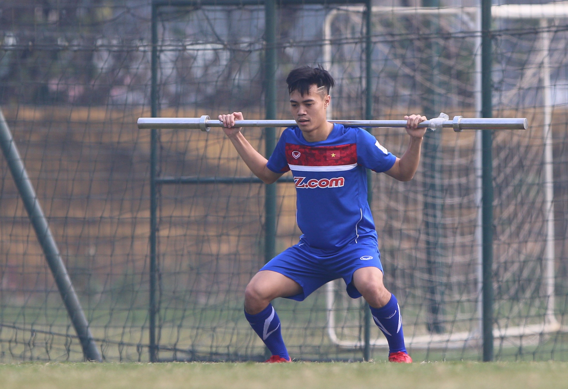 Van Toan met pho voi bai tap the luc cua HLV Park Hang-seo hinh anh