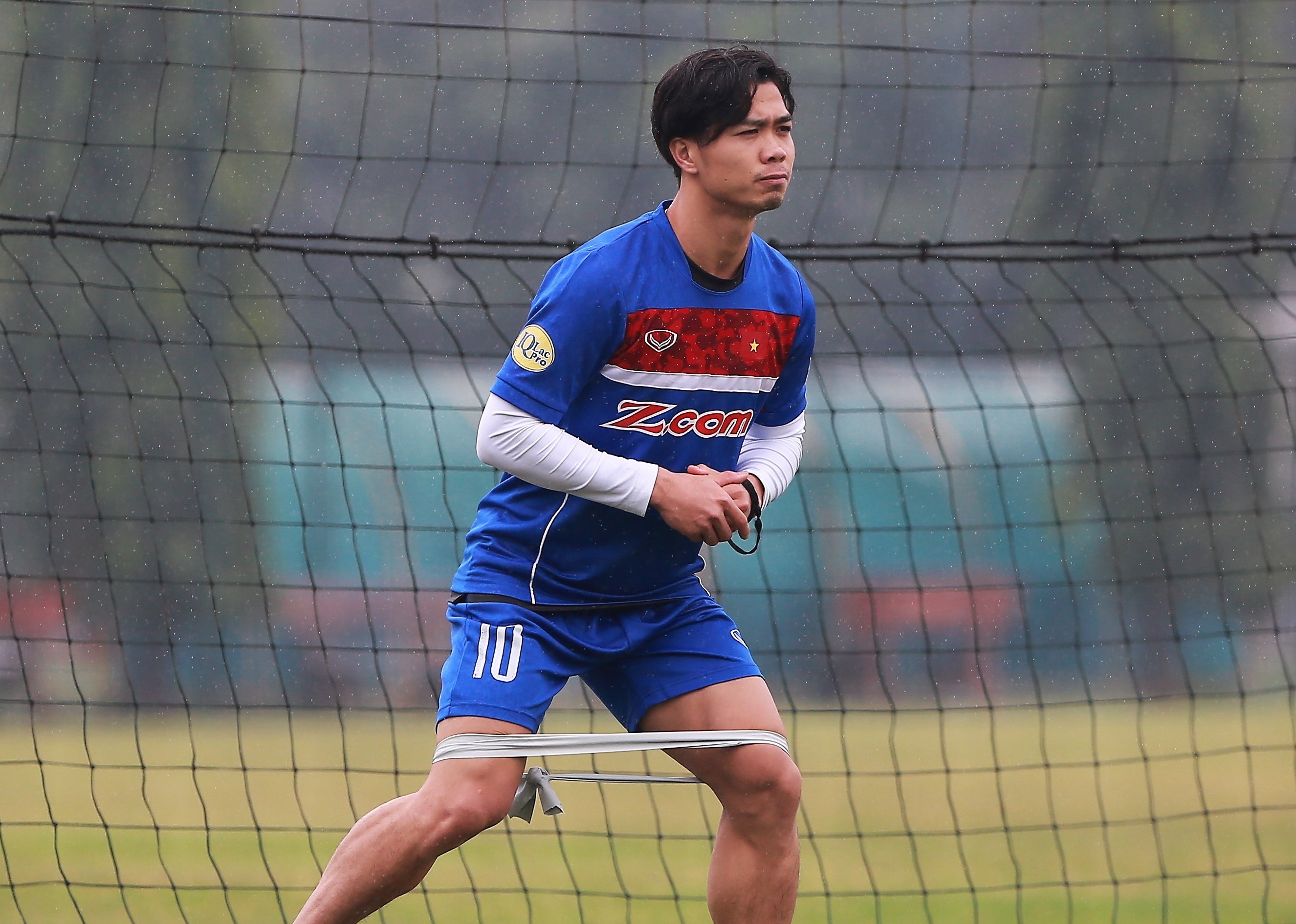 Chuyen gia Han Quoc huong dan Cong Phuong tap hoi phuc hinh anh