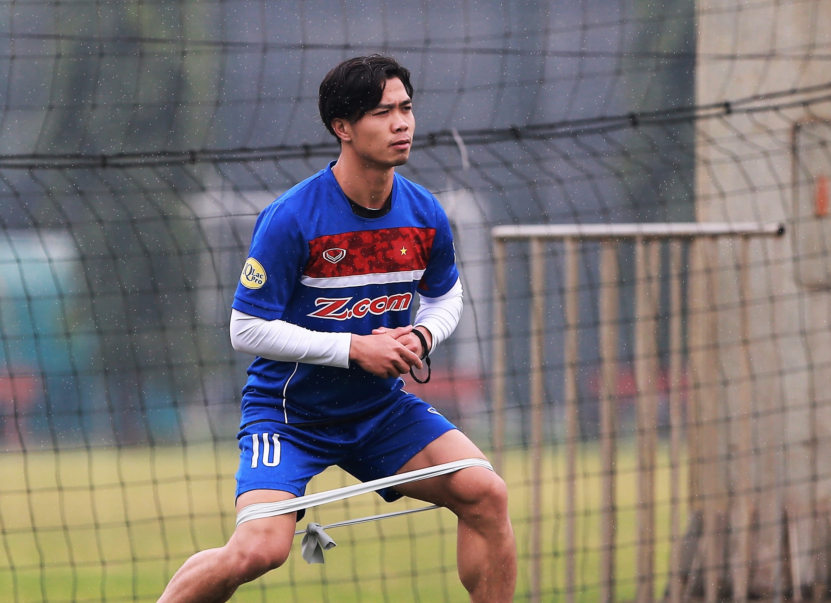 Cong Phuong tap hoi phuc voi soi day cao su, U23 Viet Nam tap kin hinh anh