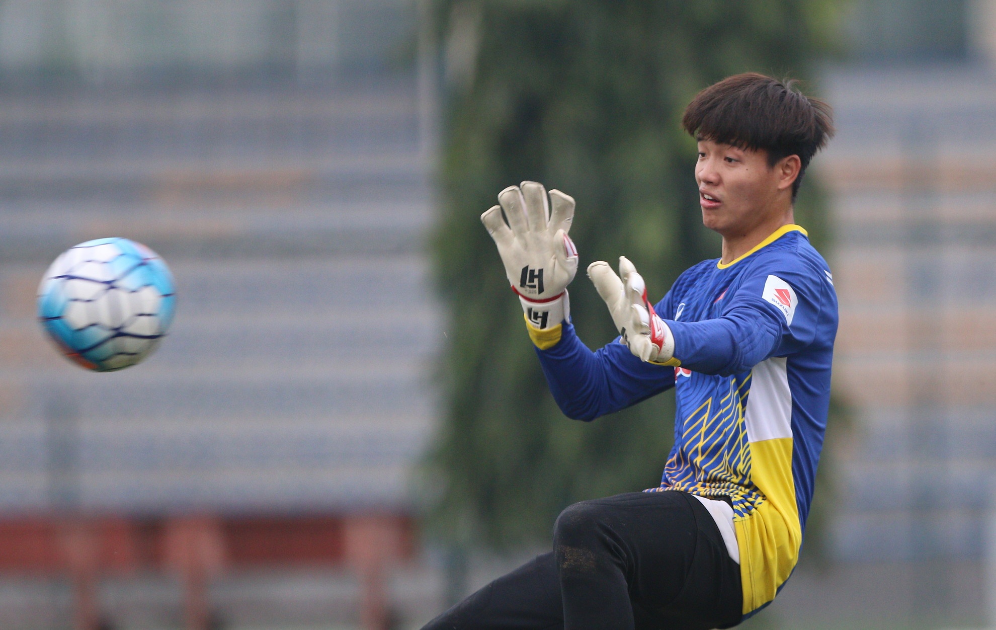 Phi Minh Long binh phuc truoc ngay U23 VN chot danh sach hinh anh