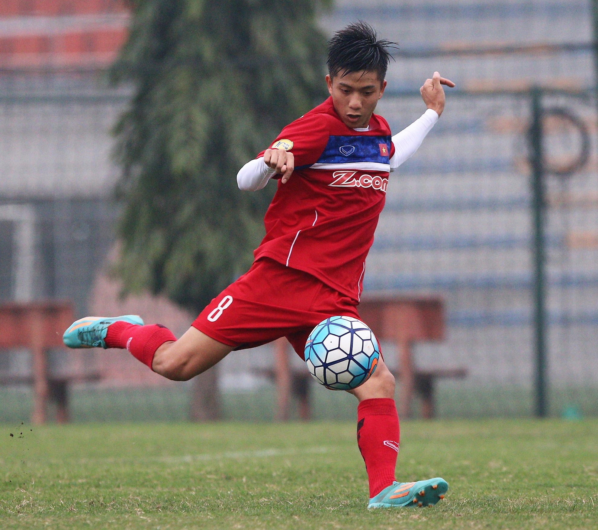 Cong Phuong chan thuong, anh 1