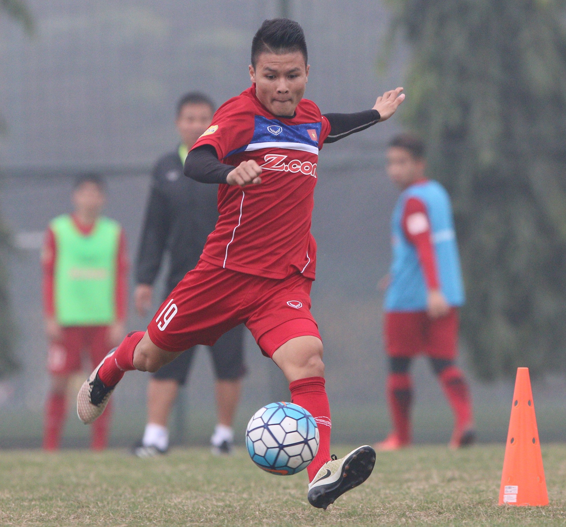 Cong Phuong chan thuong, anh 4