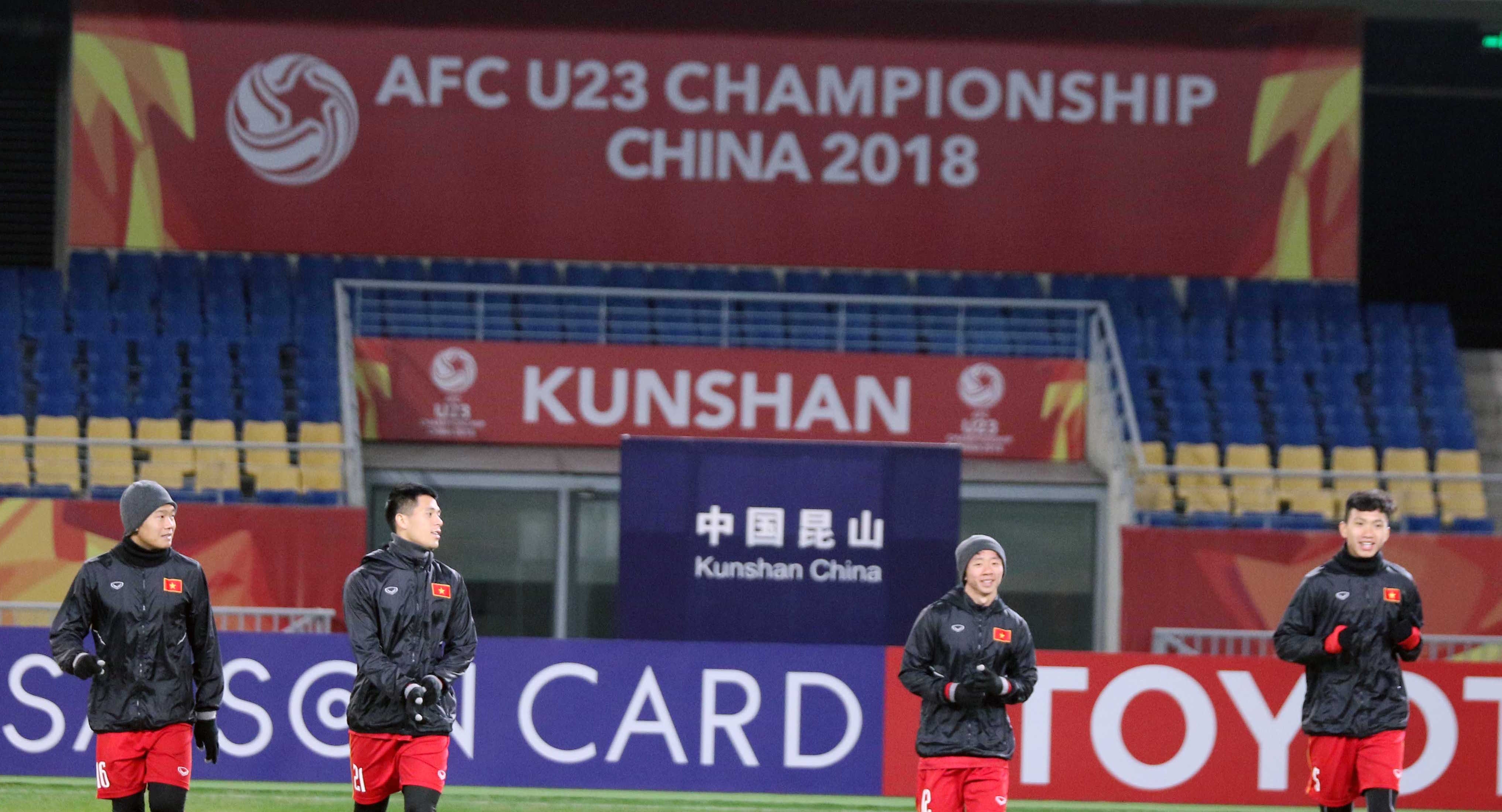 U23 Viet Nam tap lam quen san chinh truoc tran gap U23 Han Quoc hinh anh