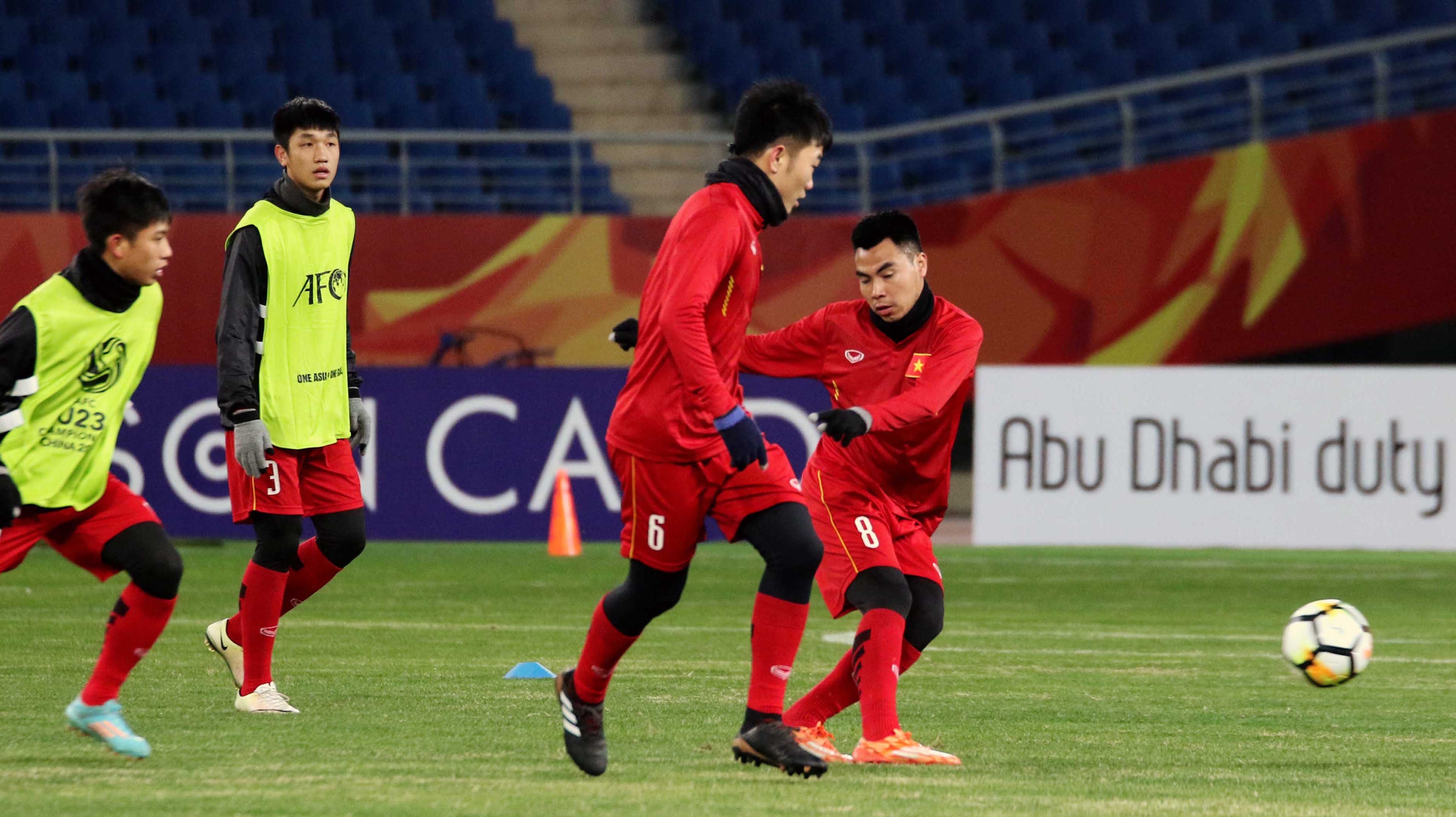 U23 Viet Nam lam quen san chinh, anh 5