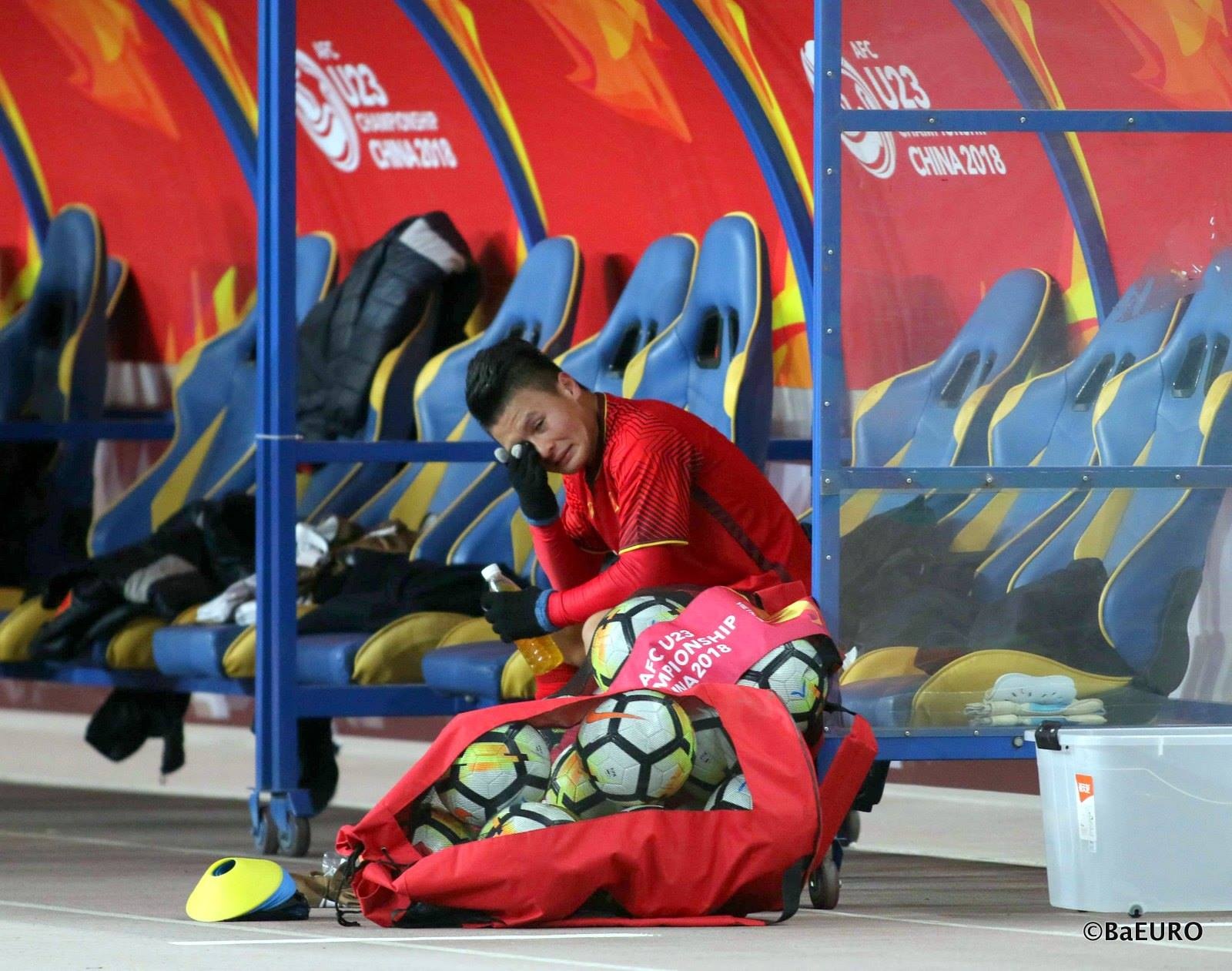 Vì sao Quang Hải Khóc, ảnh 1 Vi sao Quang Hai Khoc, anh 1