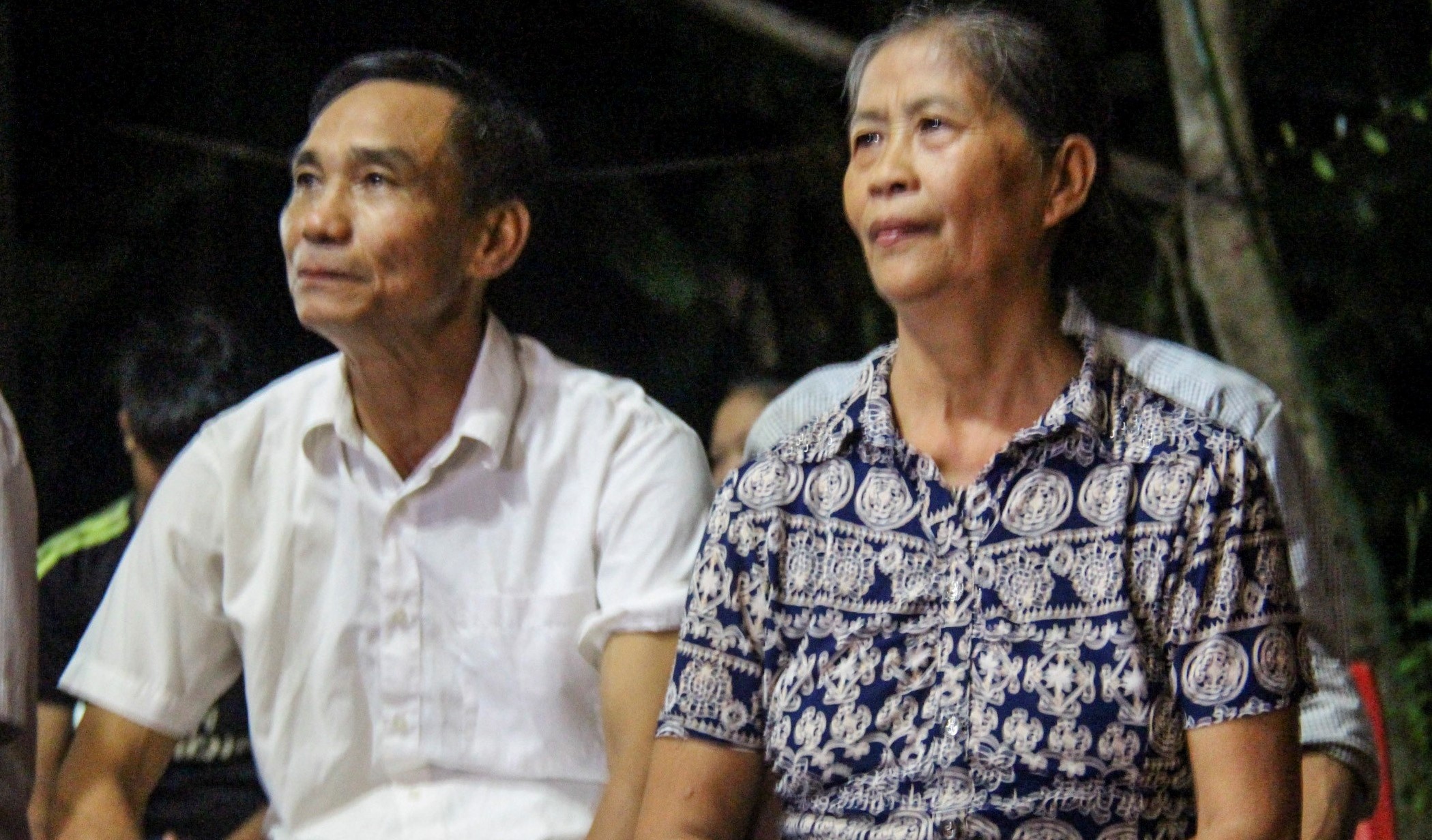 Cha me Cong Phuong duom buon vi khong the goi dien chuc mung con hinh anh