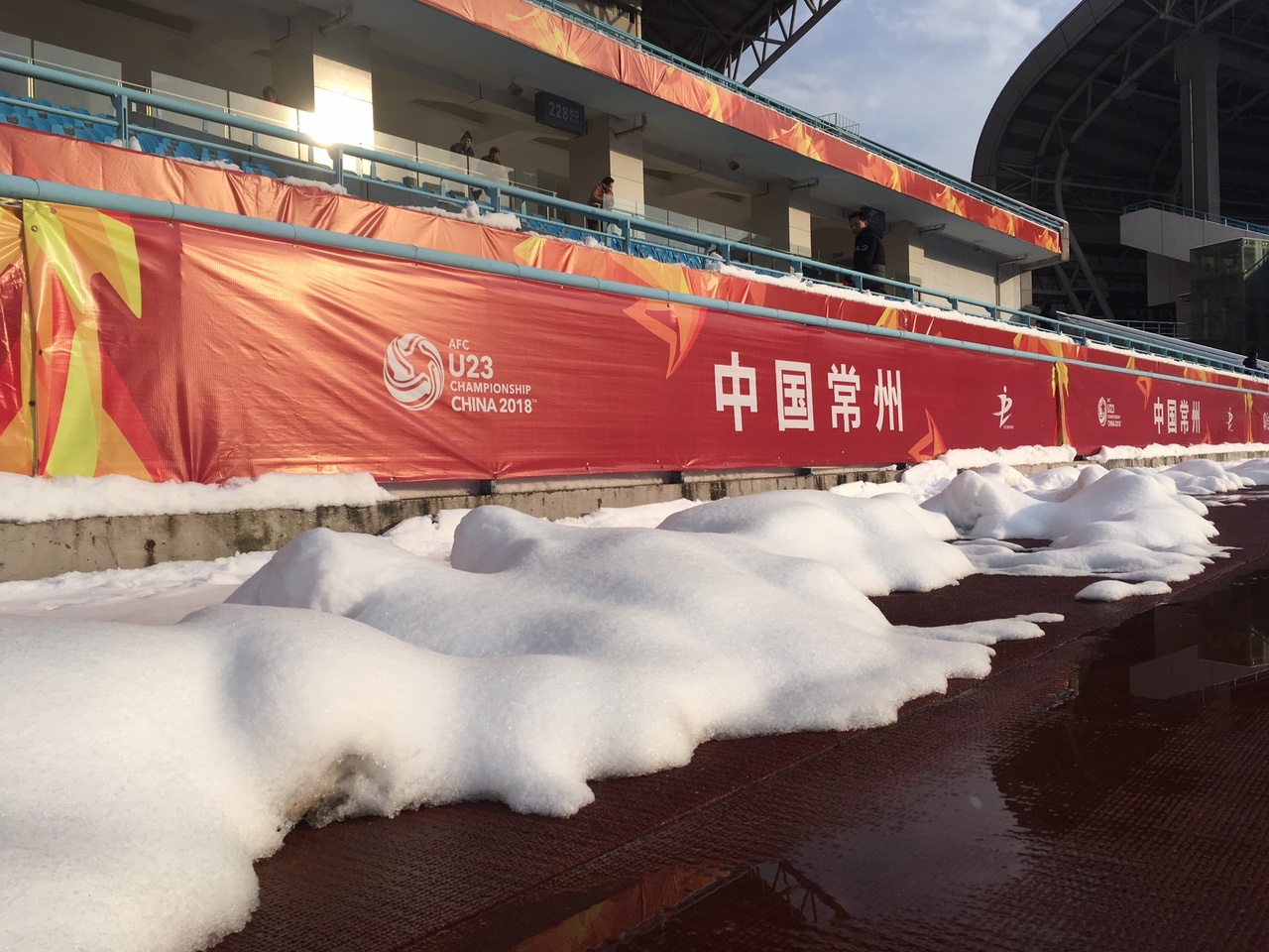 HLV Park Hang-seo thăm sân Thường Châu, ảnh 5 HLV Park Hang-seo tham san Thuong Chau, anh 5